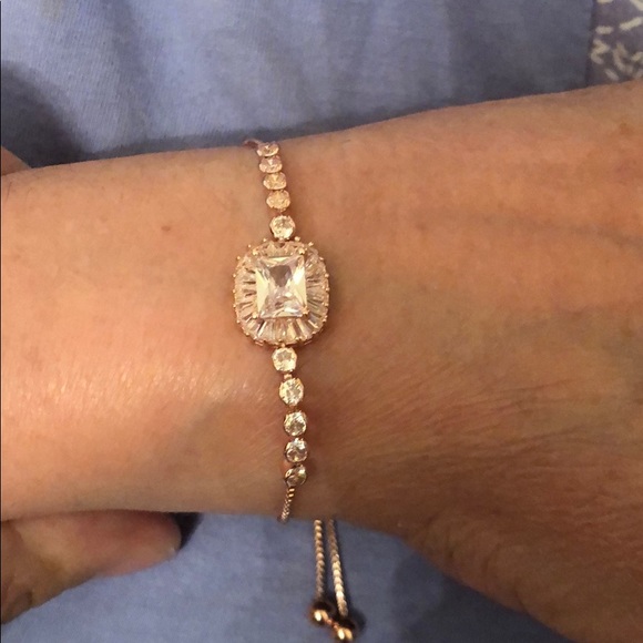 Jewelry - Bracelet in rose gold adjustable fit larger wrists